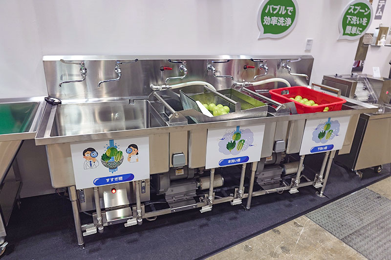 省力化・省人化仕様　学校給食調理向け野菜下処理三槽シンク