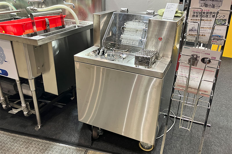 ブラシ付きスプーン洗浄機